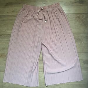 Pink Pleated Wide-Leg Culottes